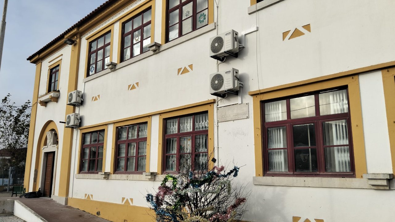 Escolas da freguesia recebem equipamentos de climatização